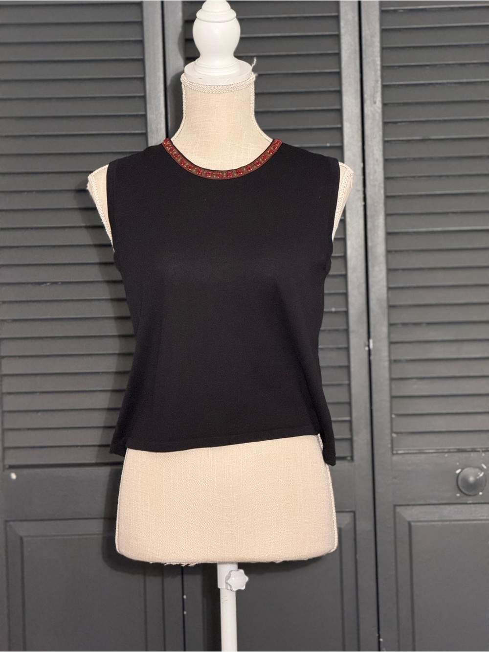 Silk Club Vintage Beaded Trim Knit Shell Top Black Petite Medium - Picture 2 of 7